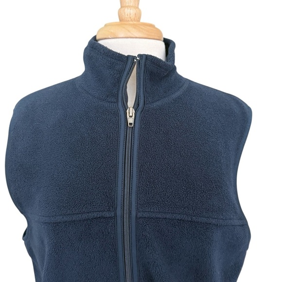 Gap Women’s Navy Fleece Vest Size Medium - Picture 2 of 9
